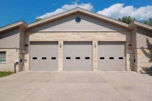 Read more about the article 7 Signs Indicating It’s Time To Replace Your Garage Door | Garage Door Company In Rochester, MN